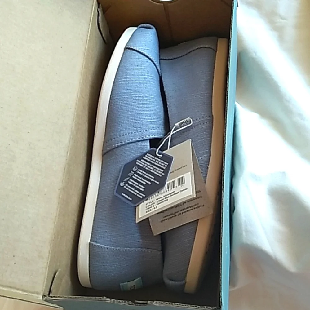 NIB Women's Toms light blue canvas shoes size 9.5 - Picture 9 of 9